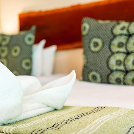 Bayete Guest Lodge Виктория Фолс Екстериор снимка