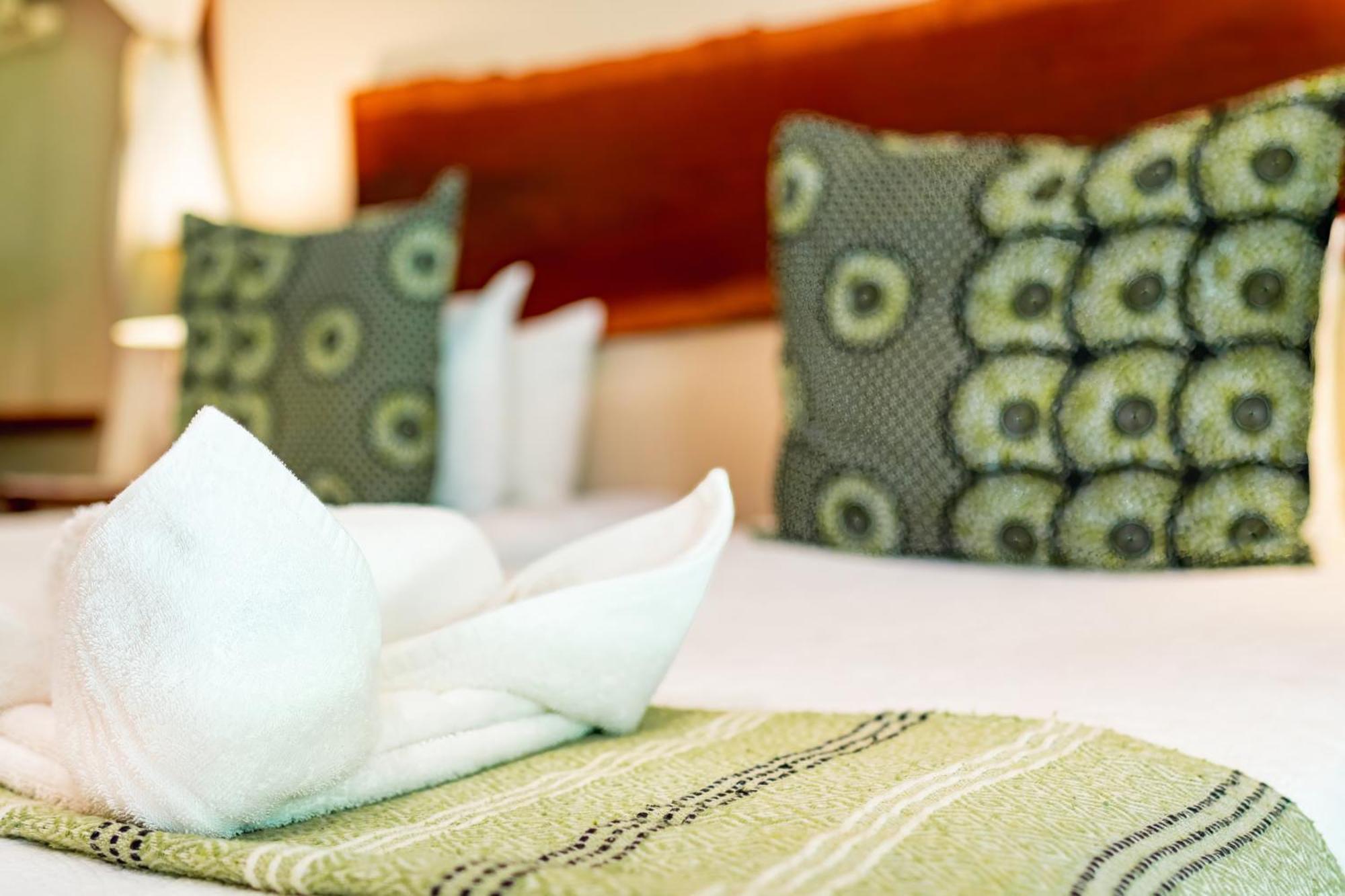 Bayete Guest Lodge Виктория Фолс Екстериор снимка