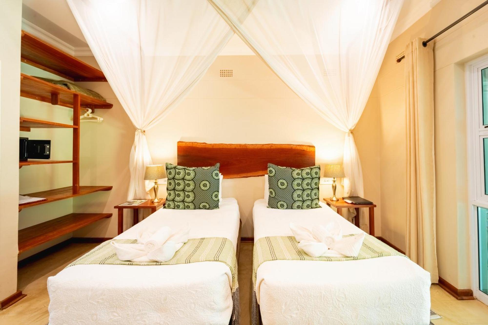 Bayete Guest Lodge Виктория Фолс Екстериор снимка